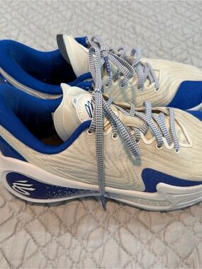 Curry Brand Curry Flow 12 Team White Team Royal Basketball Shoes M 8 / W 9.5